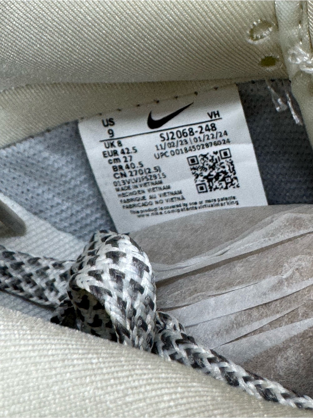 Louis Vuitton Men’s White and Light Gray Monogram Sneakers - Picture 6 of 6
